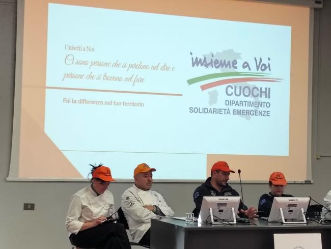 Volontariato e solidarietà tra i banchi di scuola